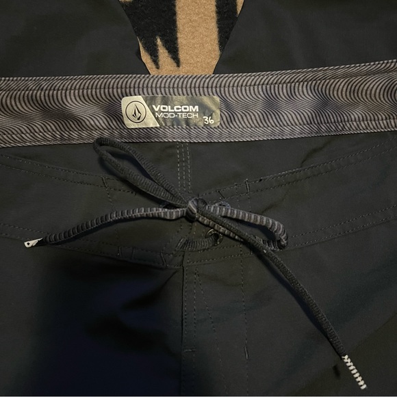 Volcom Boardshorts - Picture 2 of 4